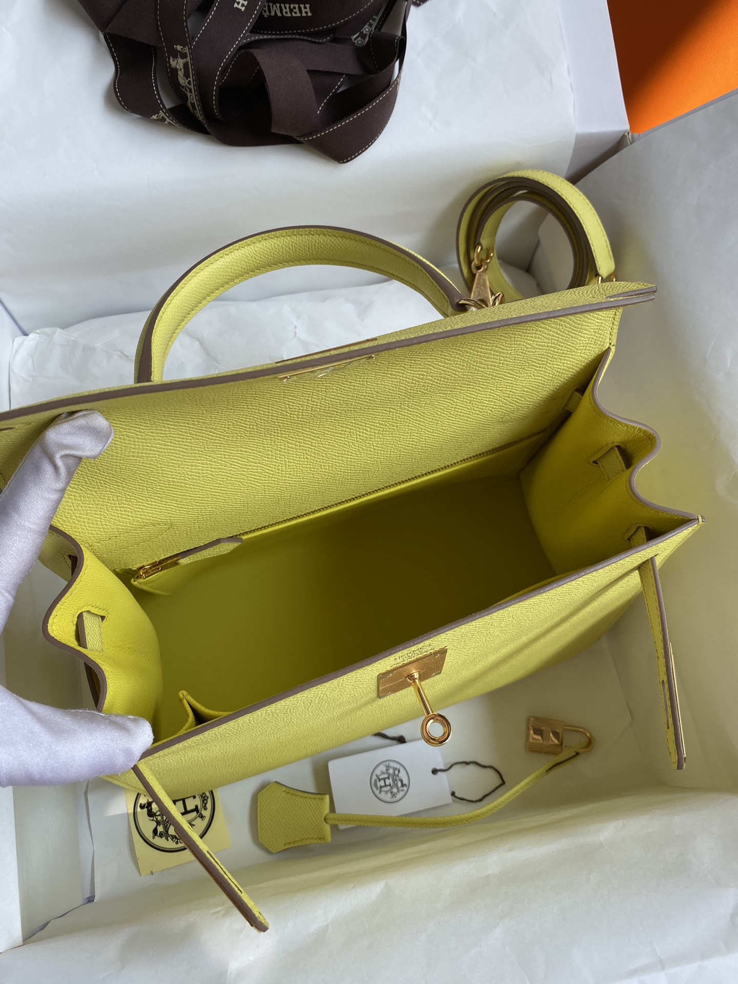 Hermes Kelly 28cm Handbag Shoulder Bag in Jaune Poussin Epsom Leather